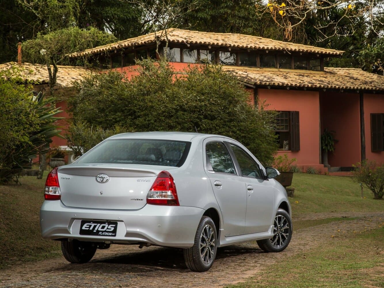 Toyota Etios I Рестайлинг Седан, фото 3