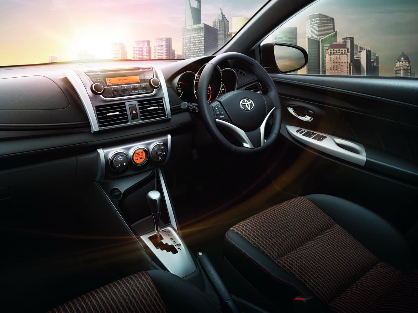 Toyota Yaris XP150 Хэтчбек 5 дв., фото 5
