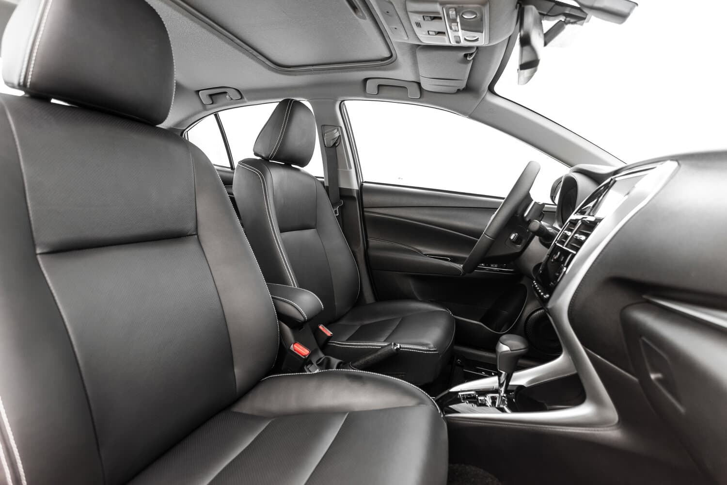Toyota Yaris XP150 Рестайлинг Седан, фото 7