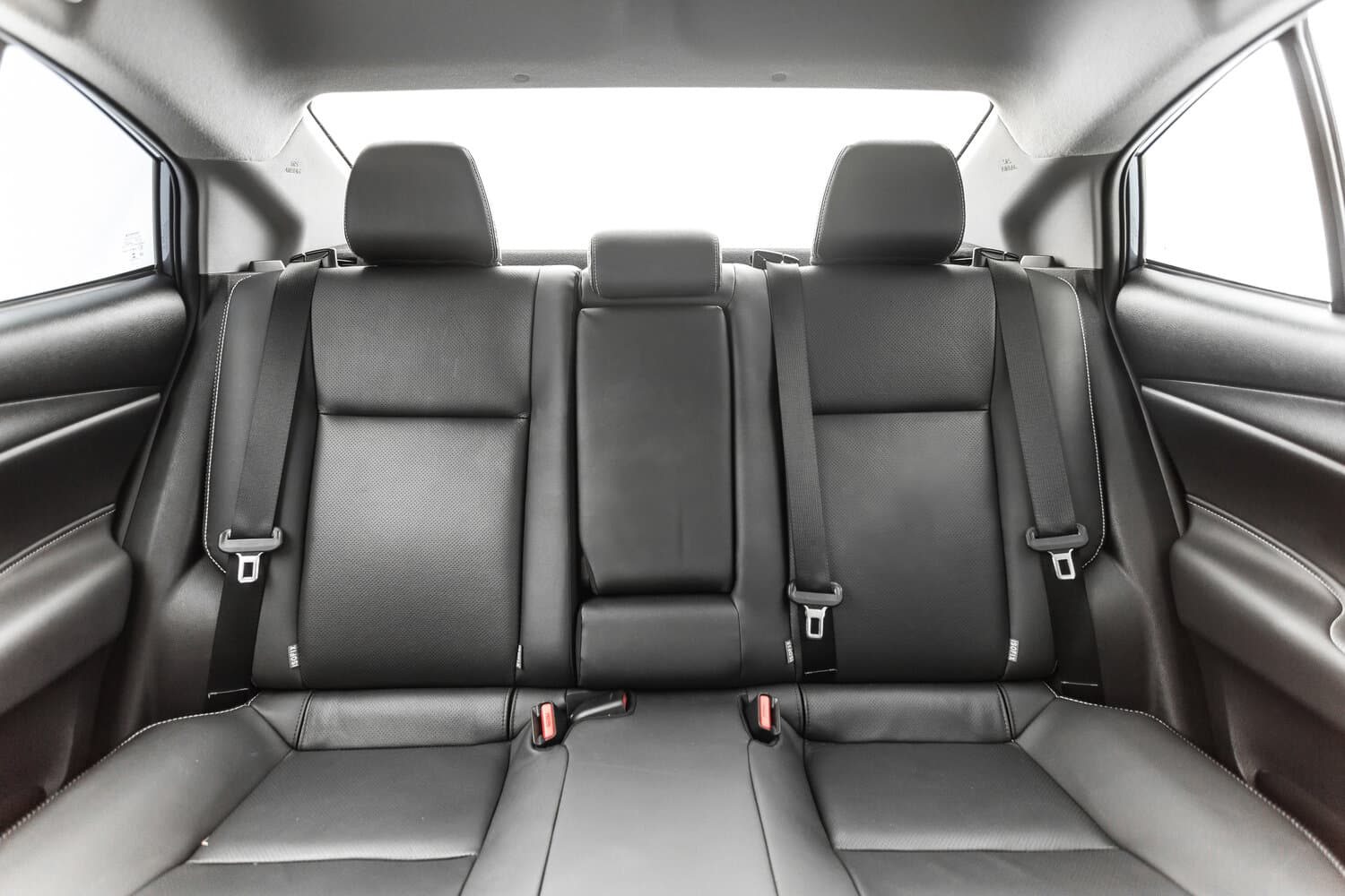 Toyota Yaris XP150 Рестайлинг Седан, фото 10