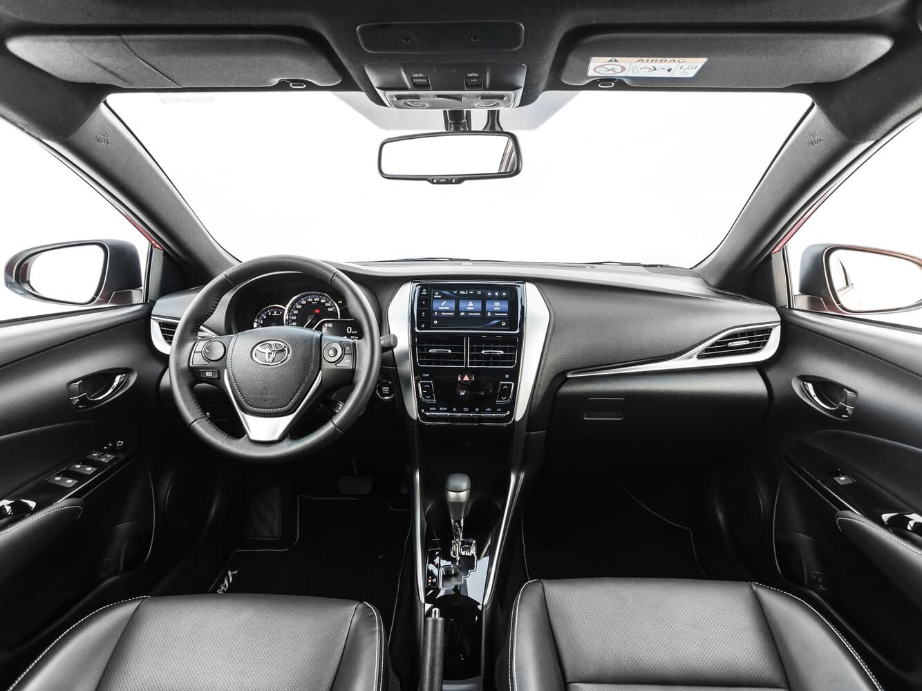 Toyota Yaris XP150 Рестайлинг Седан, фото 6