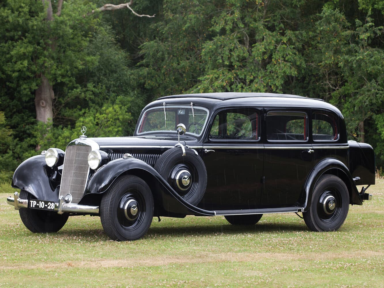 Mercedes-Benz W142  Лимузин