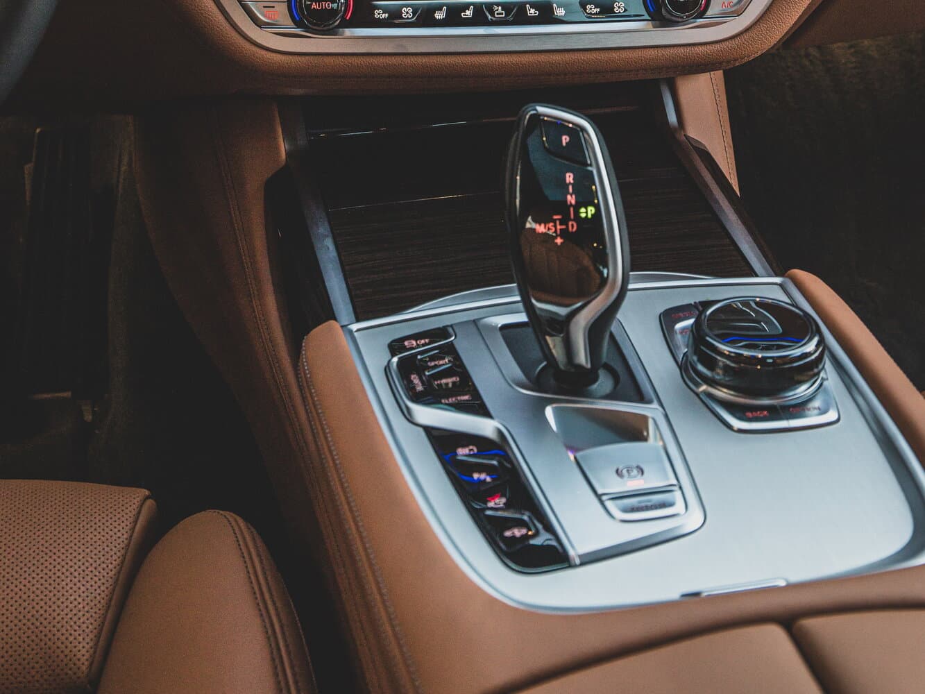 BMW 7 series VI (G11/G12) Рестайлинг Седан, фото 8