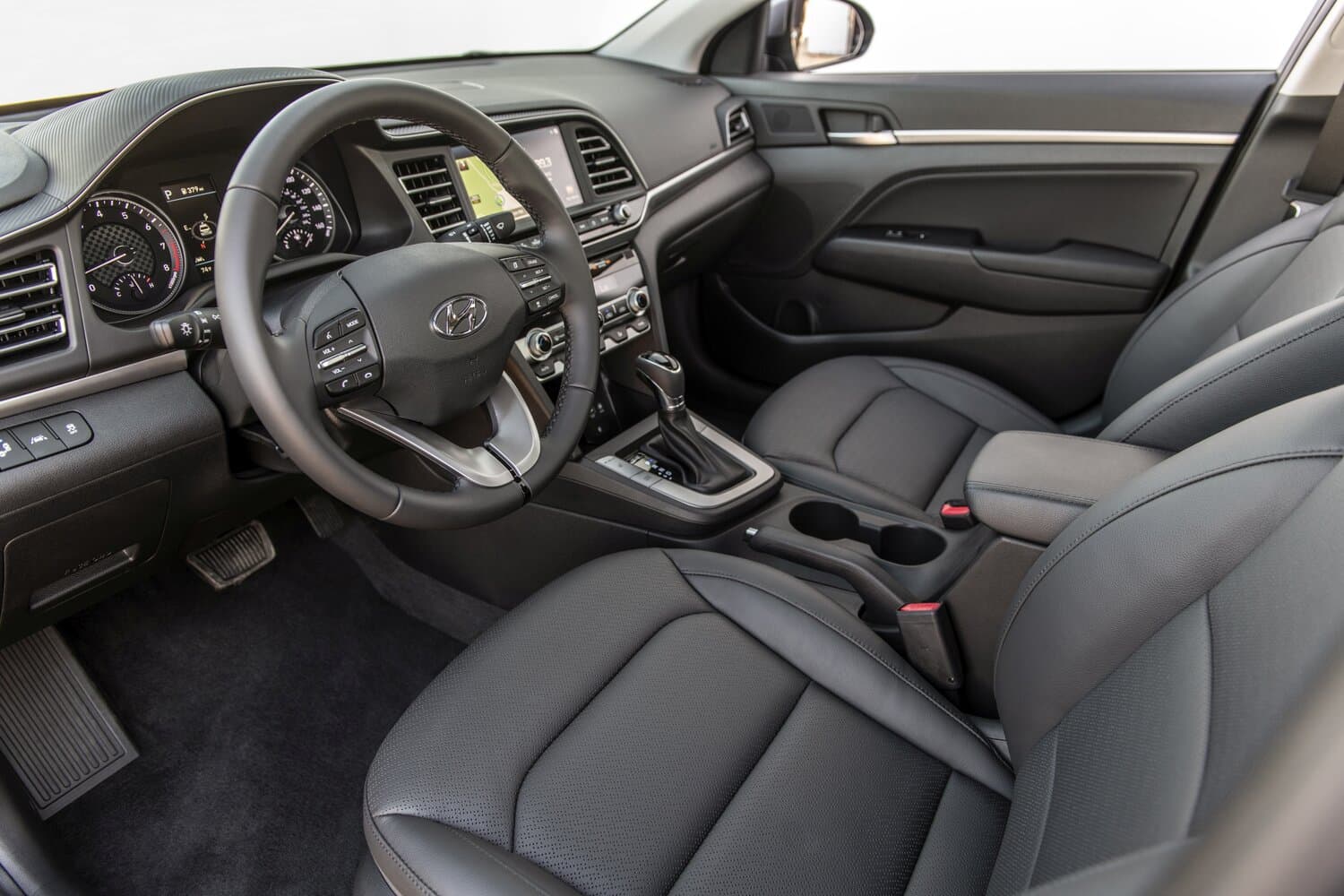 Hyundai Elantra VI (AD) Рестайлинг Седан, фото 8