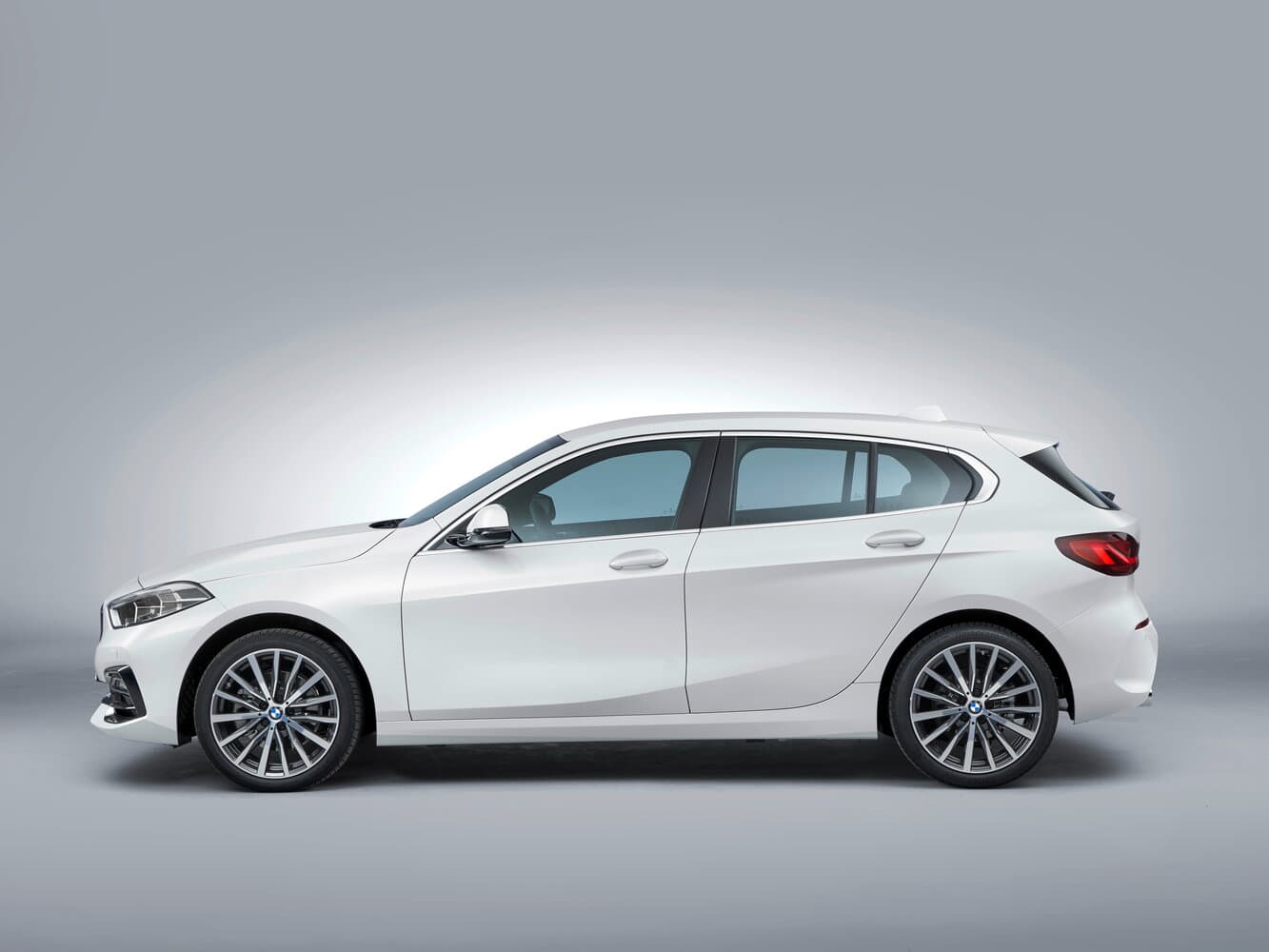 BMW 1 series III (F40) Хэтчбек 5 дв., фото 2