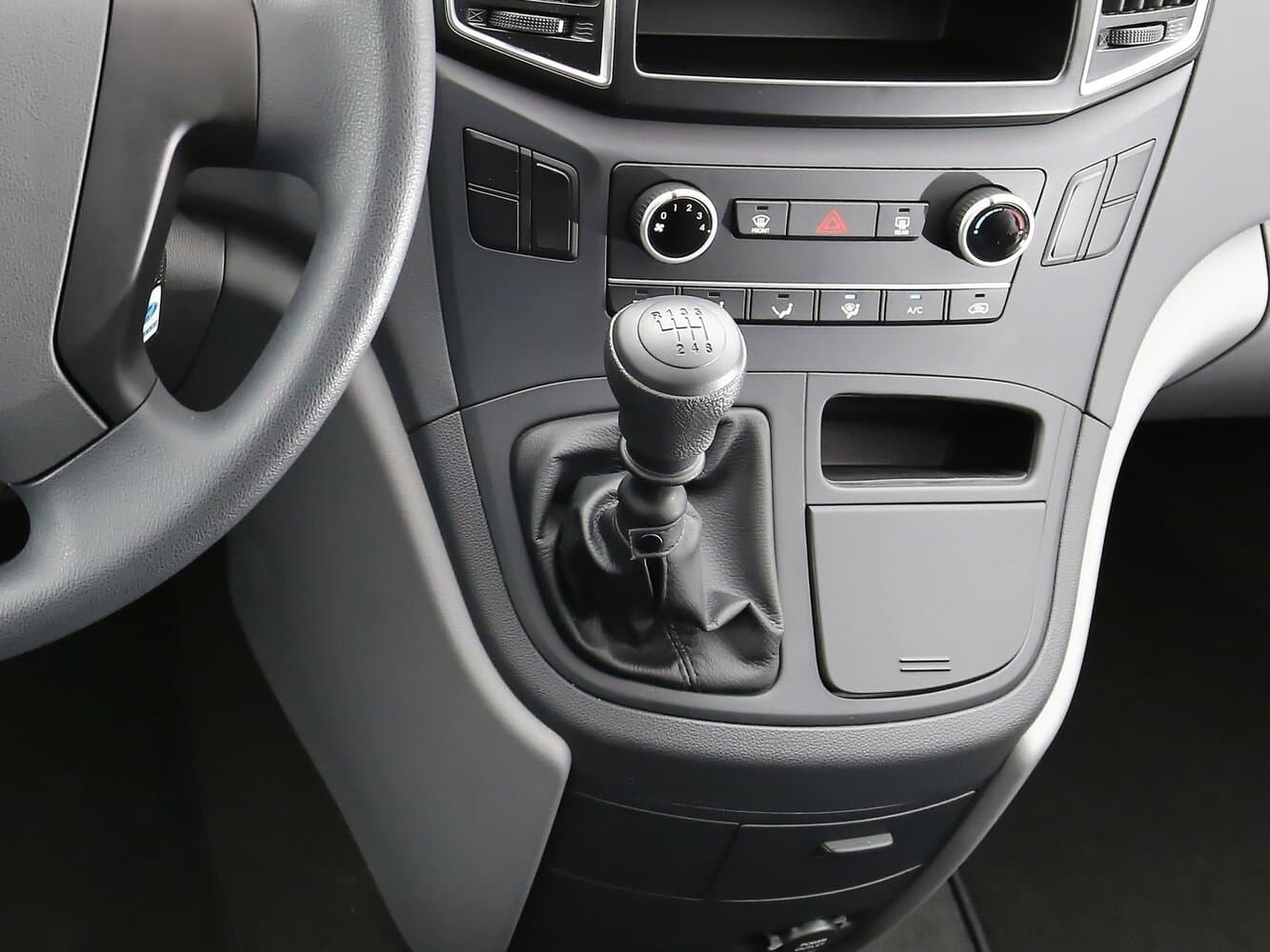 Hyundai H-1 II Рестайлинг Фургон, фото 10