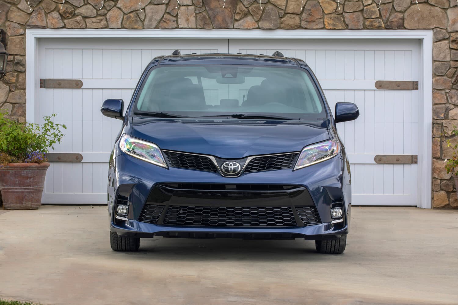 Toyota Sienna III Рестайлинг 2 Минивэн, фото 3