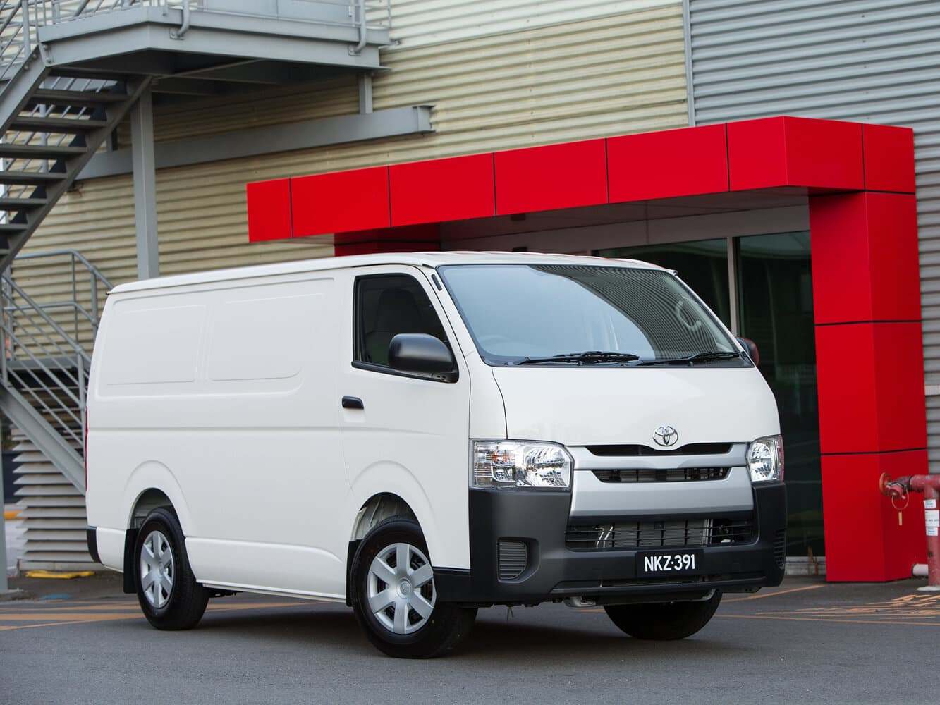Toyota HiAce H200 Рестайлинг Фургон