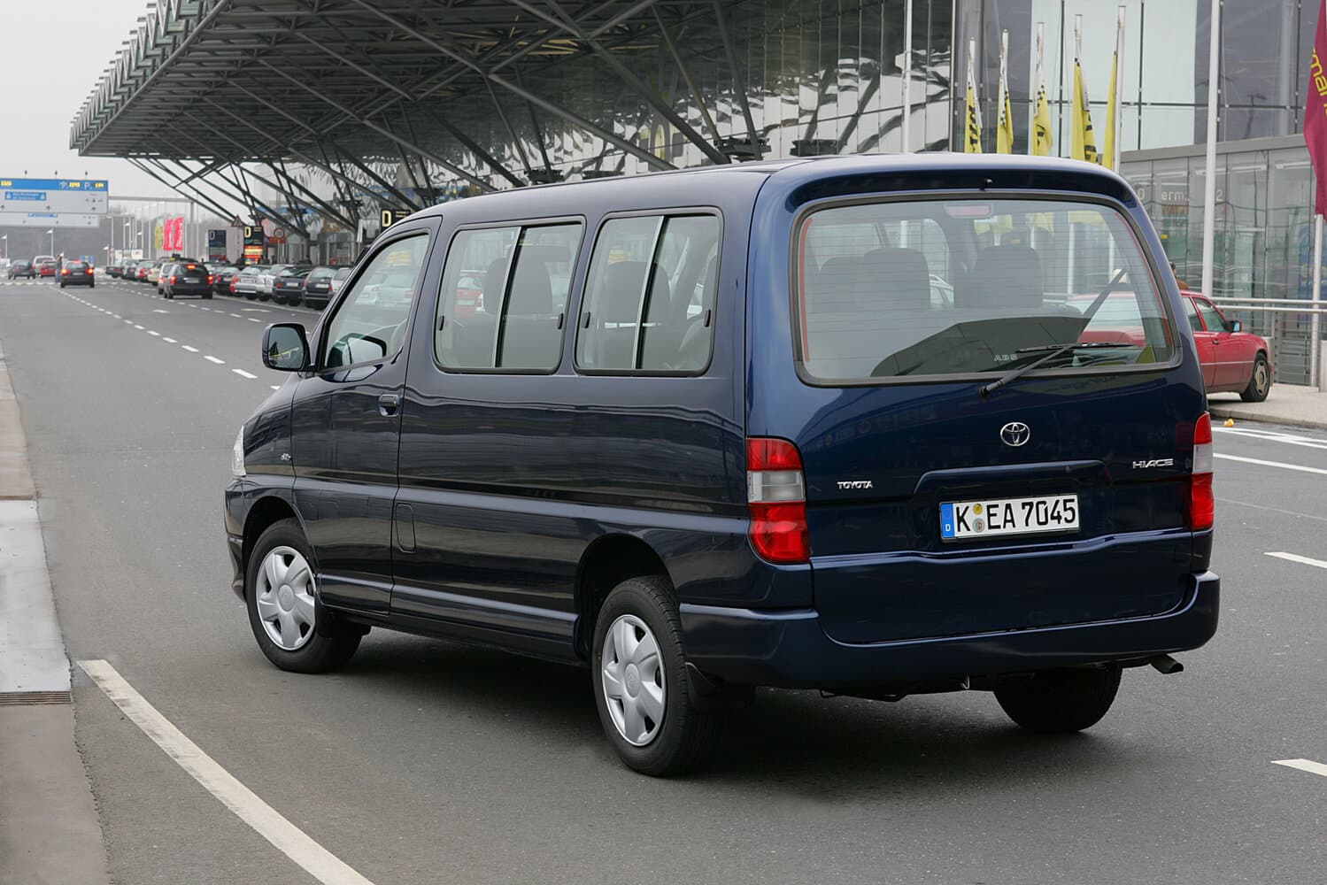 Toyota HiAce XH10 Рестайлинг Минивэн, фото 3