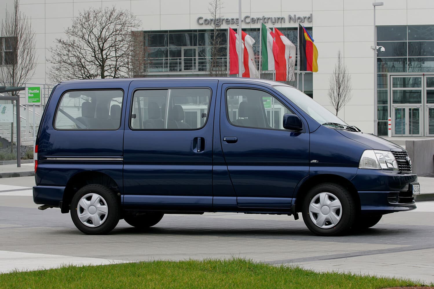 Toyota HiAce XH10 Рестайлинг Минивэн, фото 2