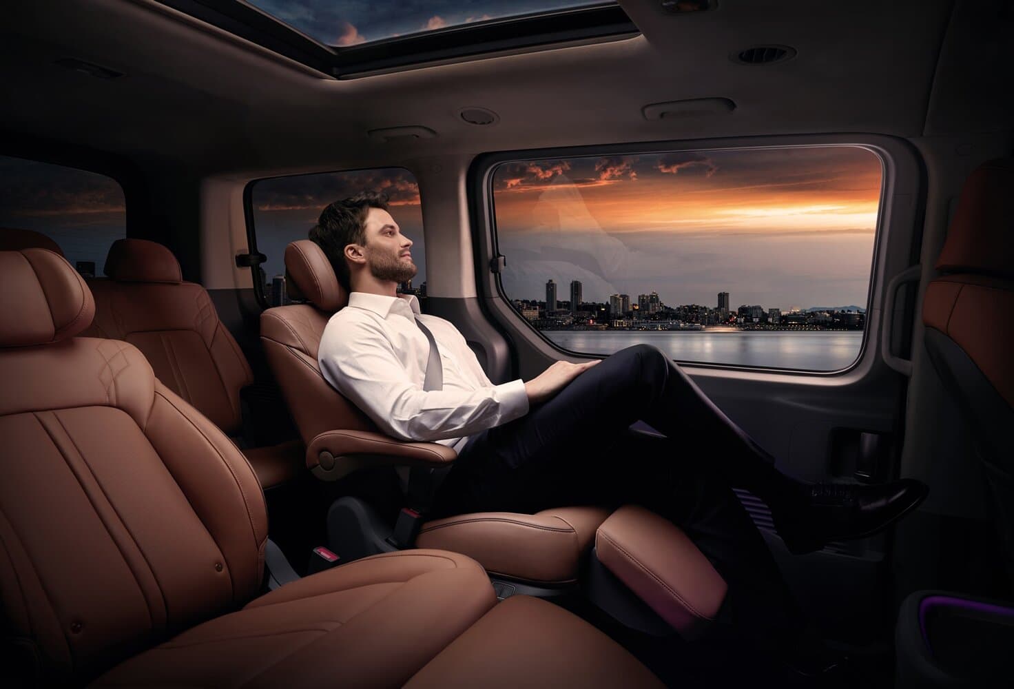 Hyundai Staria  Минивэн, фото 10