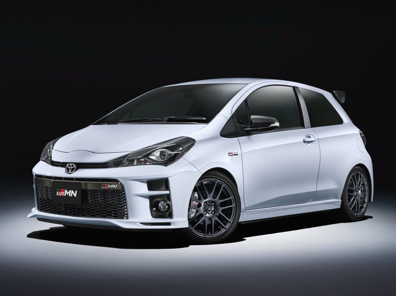 Toyota Vitz III (XP130) Рестайлинг Хэтчбек 3 дв. GRMN