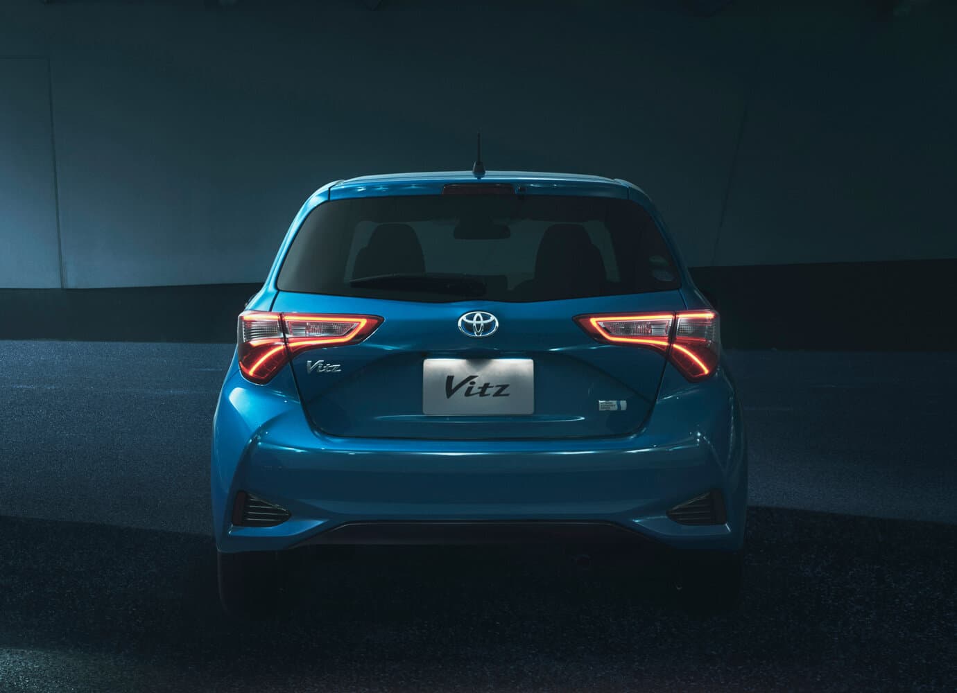 Toyota Vitz III (XP130) Рестайлинг 2 Хэтчбек 5 дв., фото 3