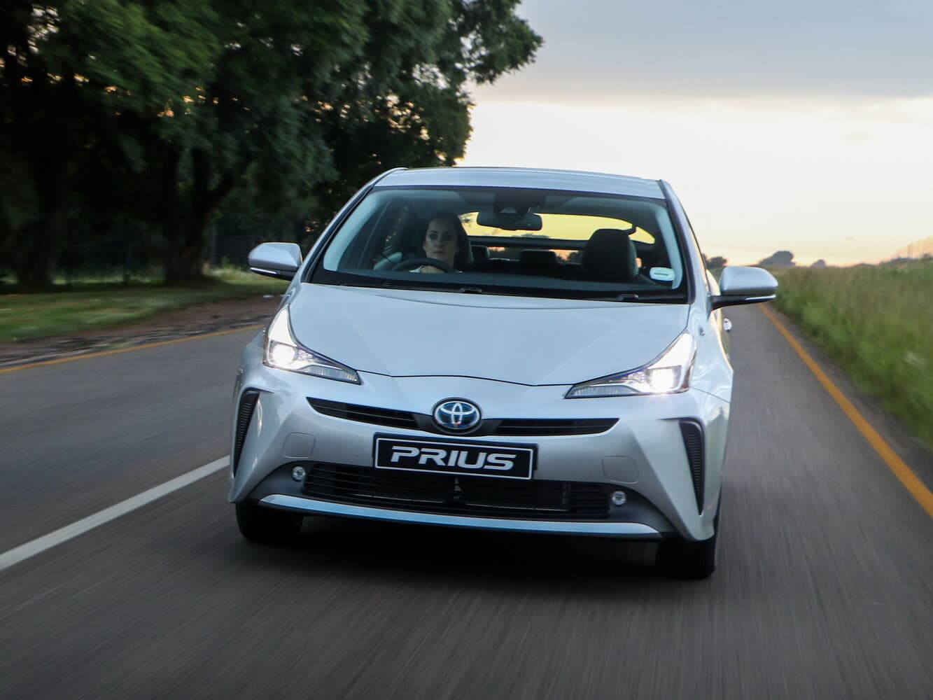 Toyota Prius IV Рестайлинг (XW50) Лифтбек, фото 3