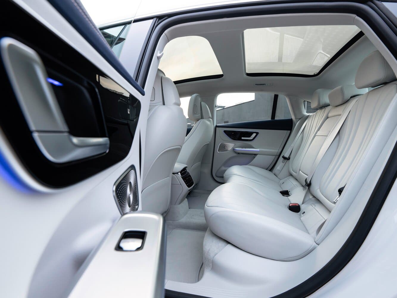 Mercedes-Benz EQE Седан, фото 11