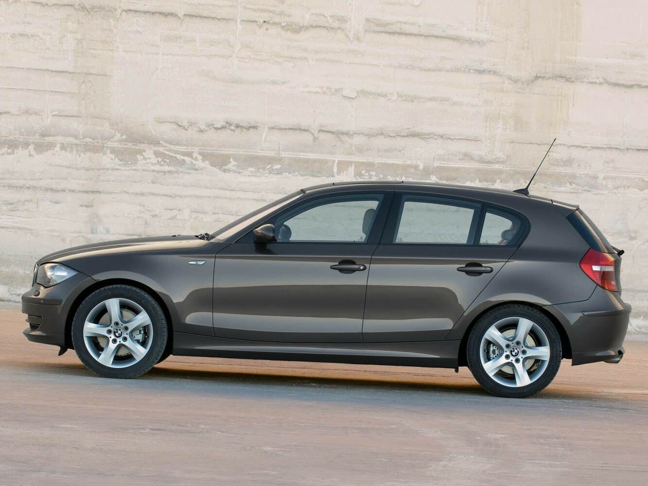 BMW 1 series I (E81/E82/E87/E88) Рестайлинг Хэтчбек 5 дв., фото 2