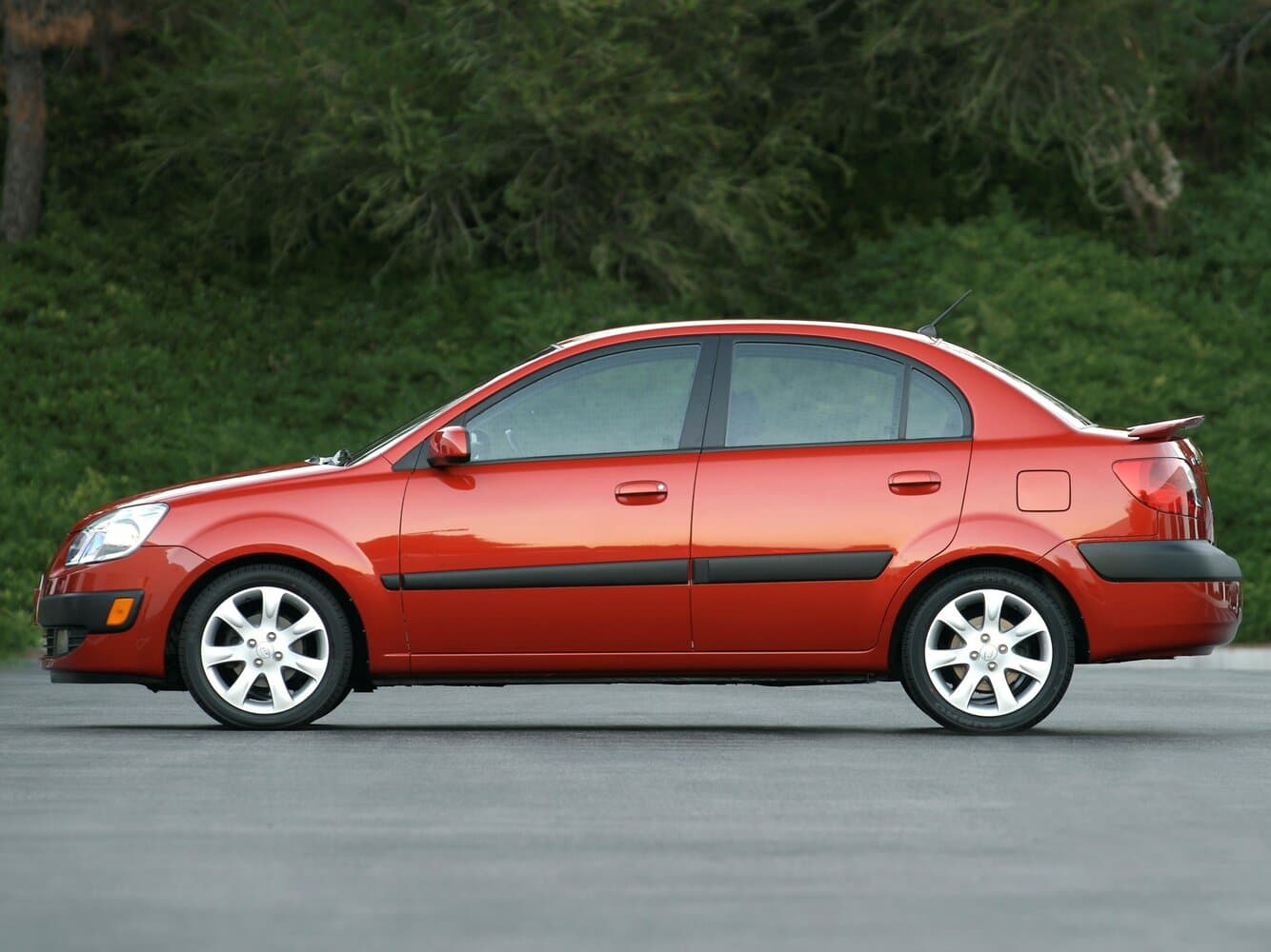 Kia Rio II Седан, фото 2