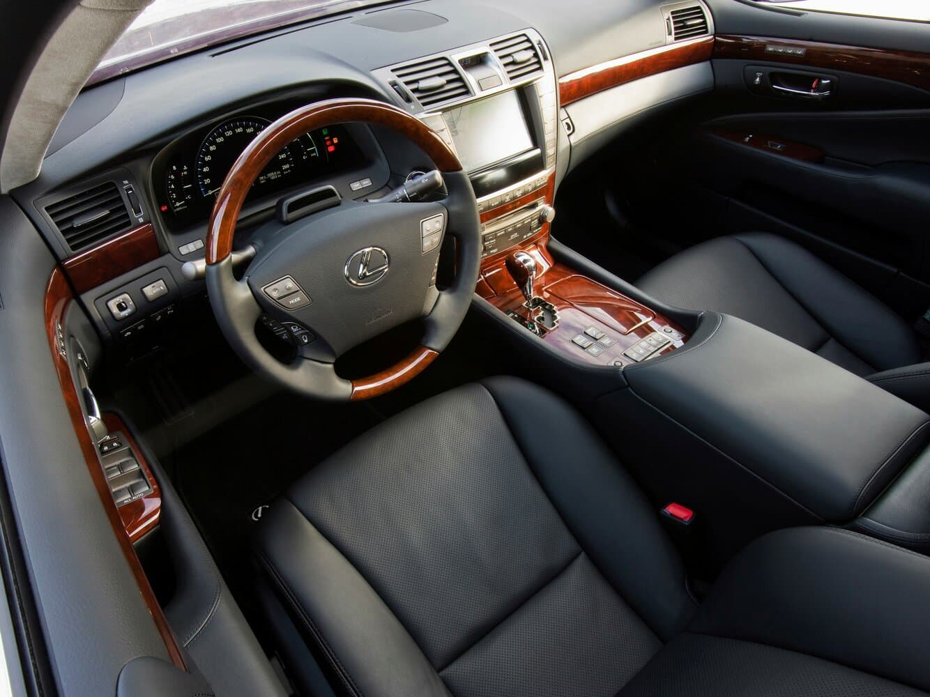 Lexus LS IV Рестайлинг Седан Long, фото 13