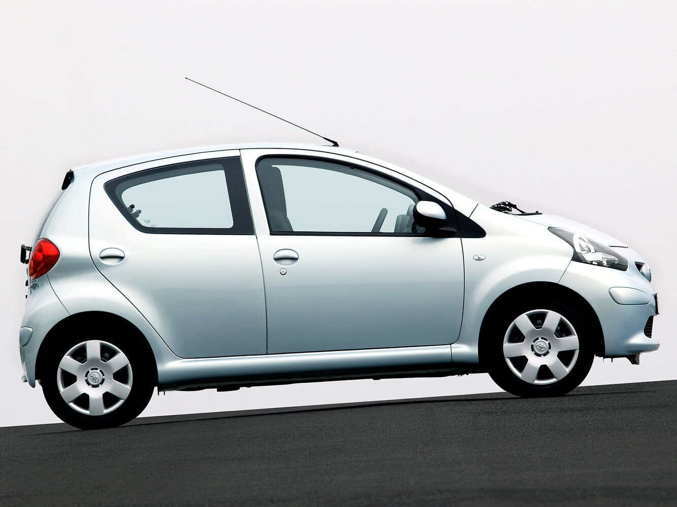 Toyota Aygo I Хэтчбек 5 дв., фото 2