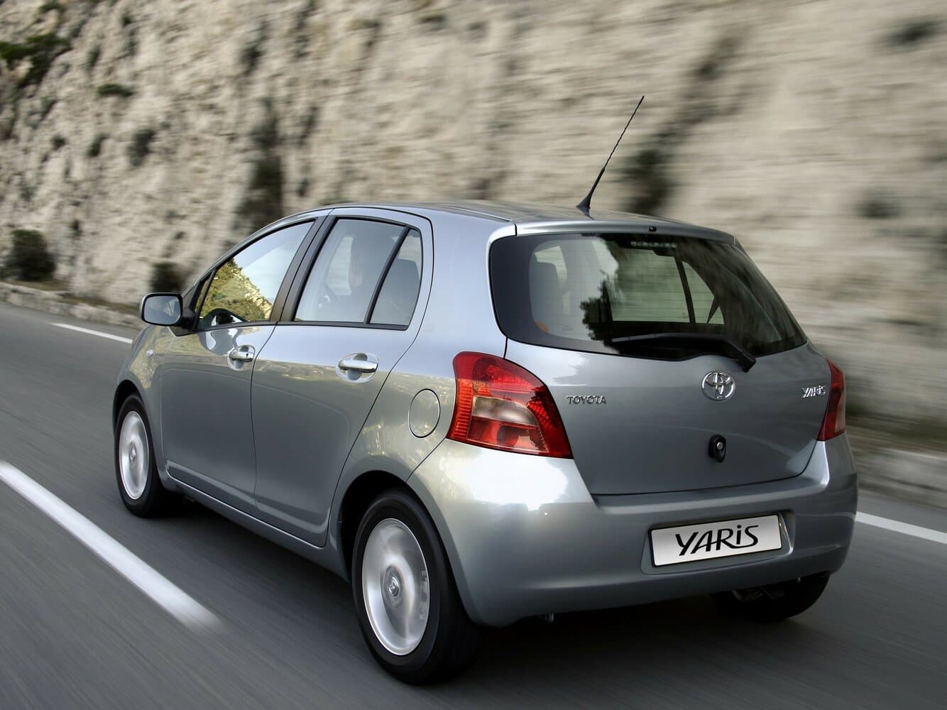 Toyota Yaris II Хэтчбек 5 дв., фото 5