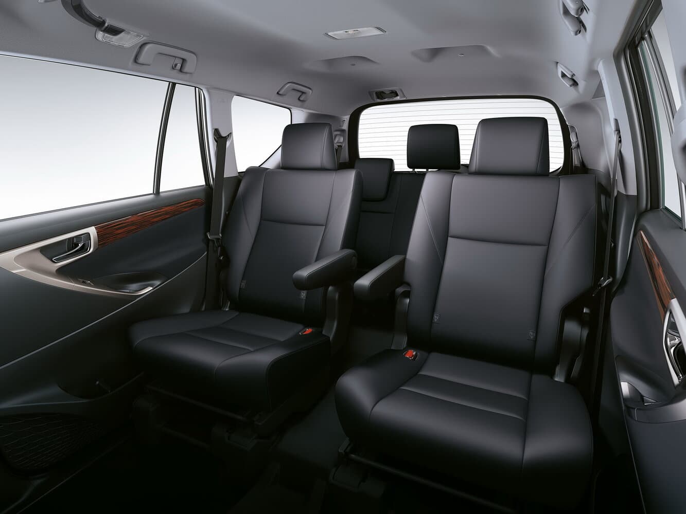 Toyota Innova II Компактвэн, фото 8