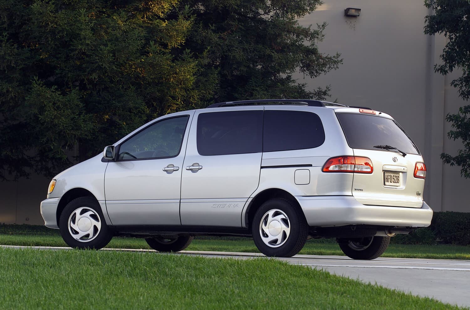 Toyota Sienna I Рестайлинг Минивэн, фото 2