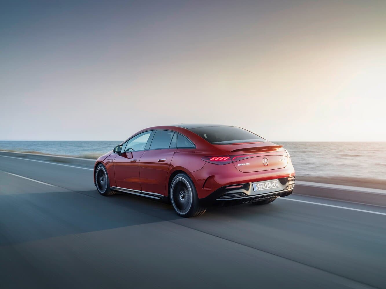 Mercedes-Benz EQE AMG Седан, фото 5