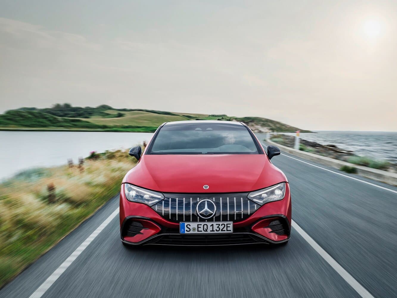 Mercedes-Benz EQE AMG Седан, фото 3