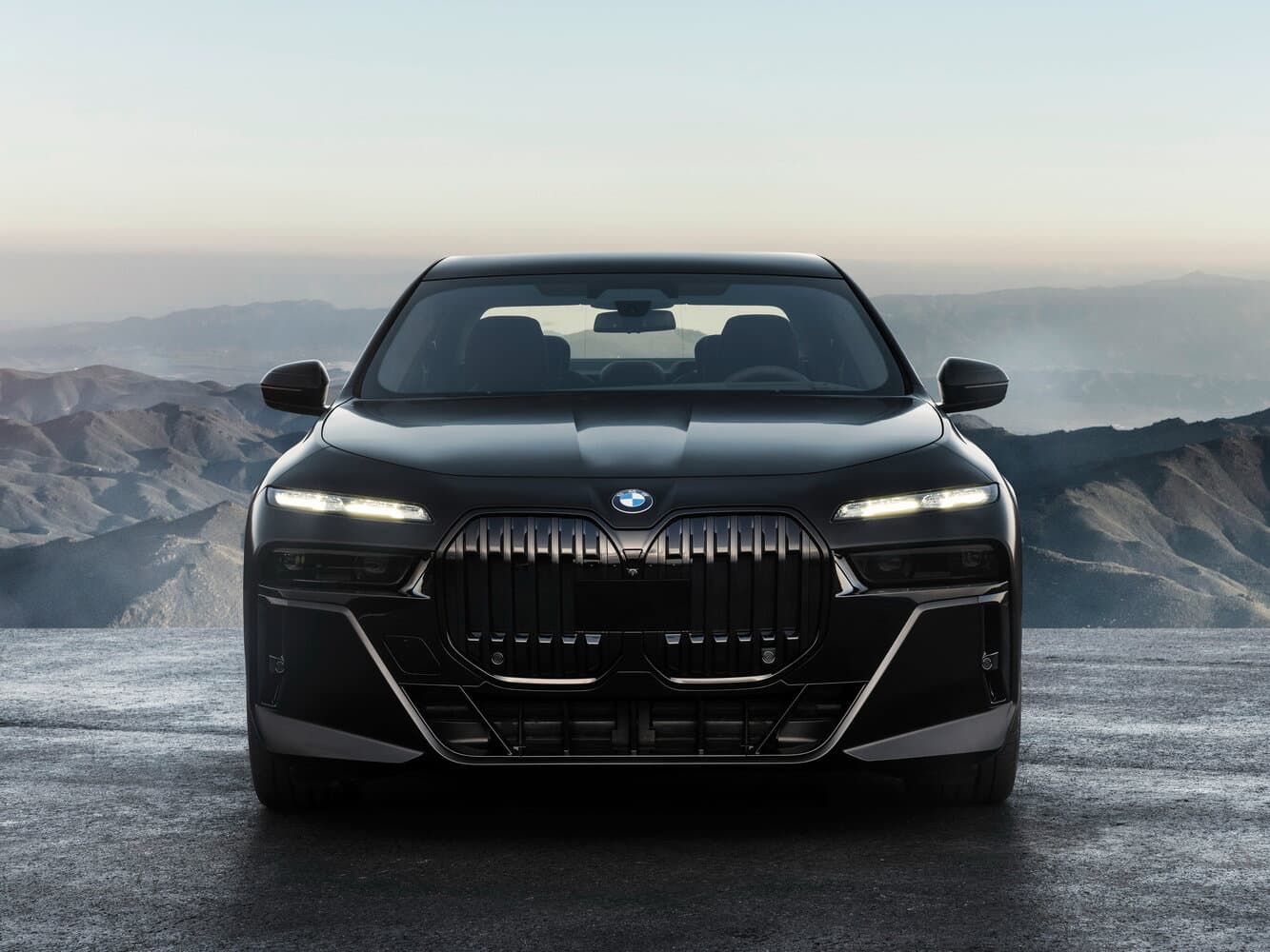 BMW 7 series VII (G70) Седан, фото 3
