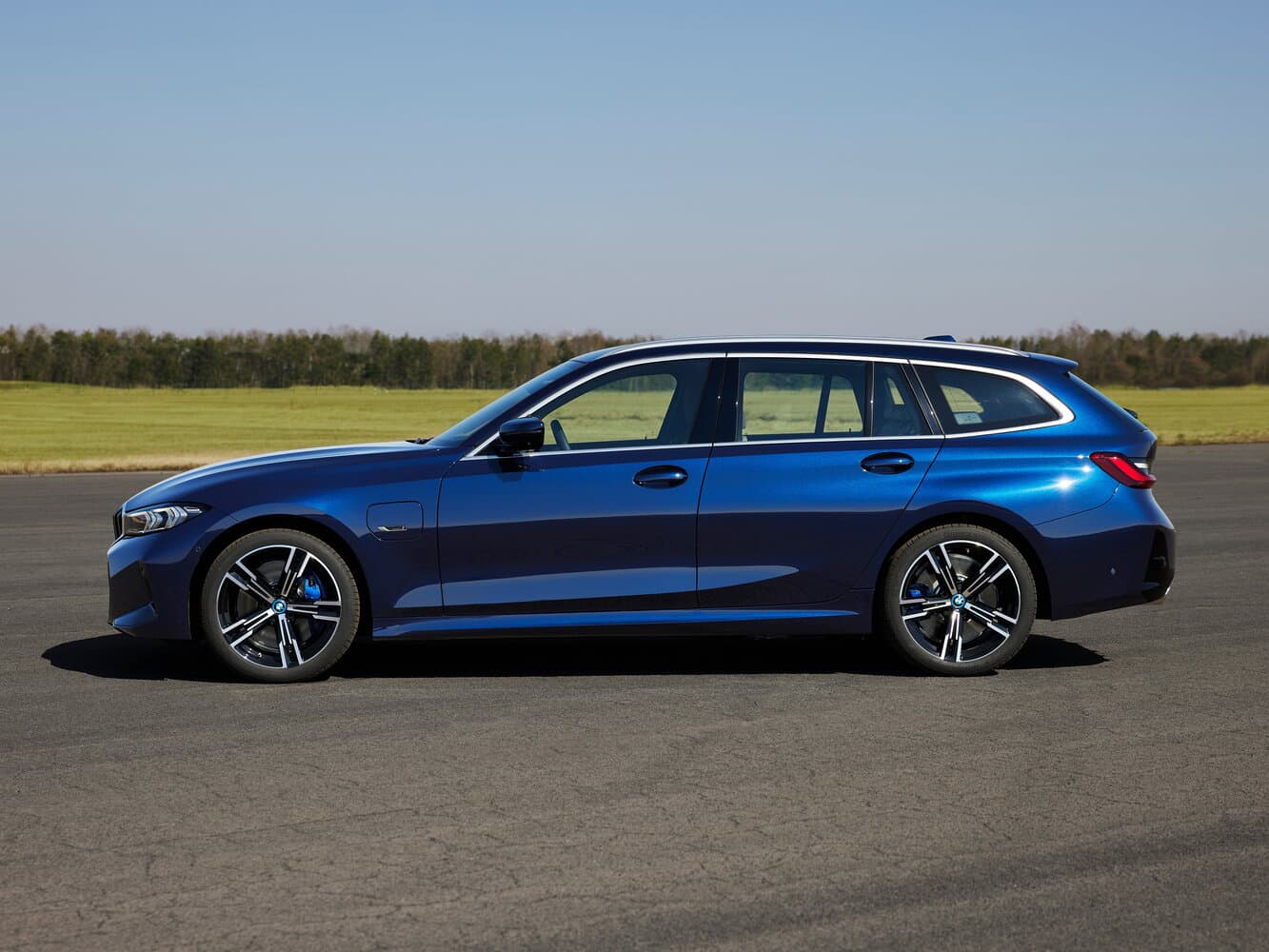 BMW 3 series VII (G2x) Рестайлинг Универсал 5 дв., фото 2