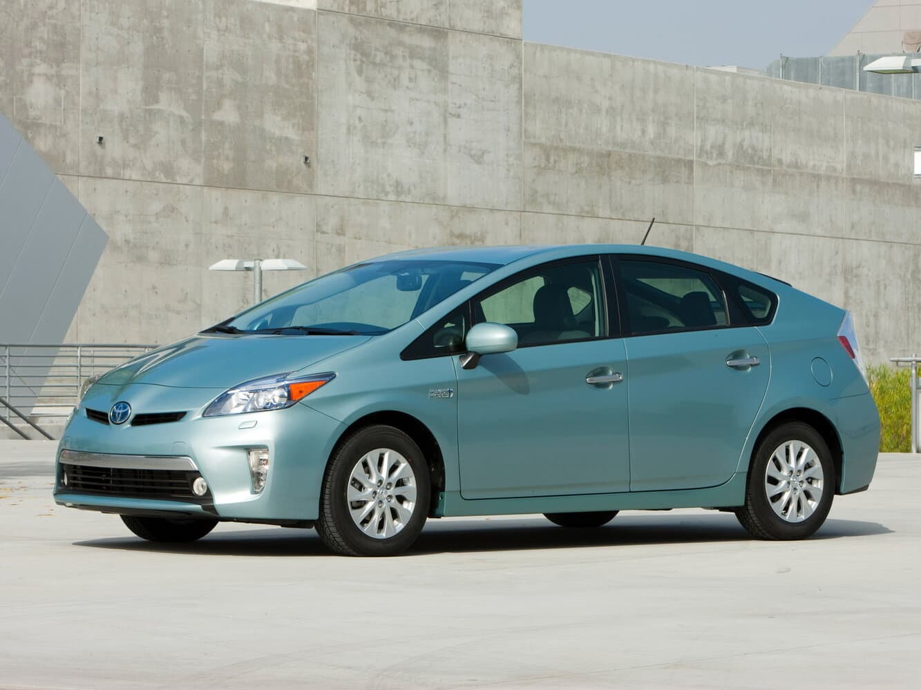 Toyota Prius III Рестайлинг (XW30)