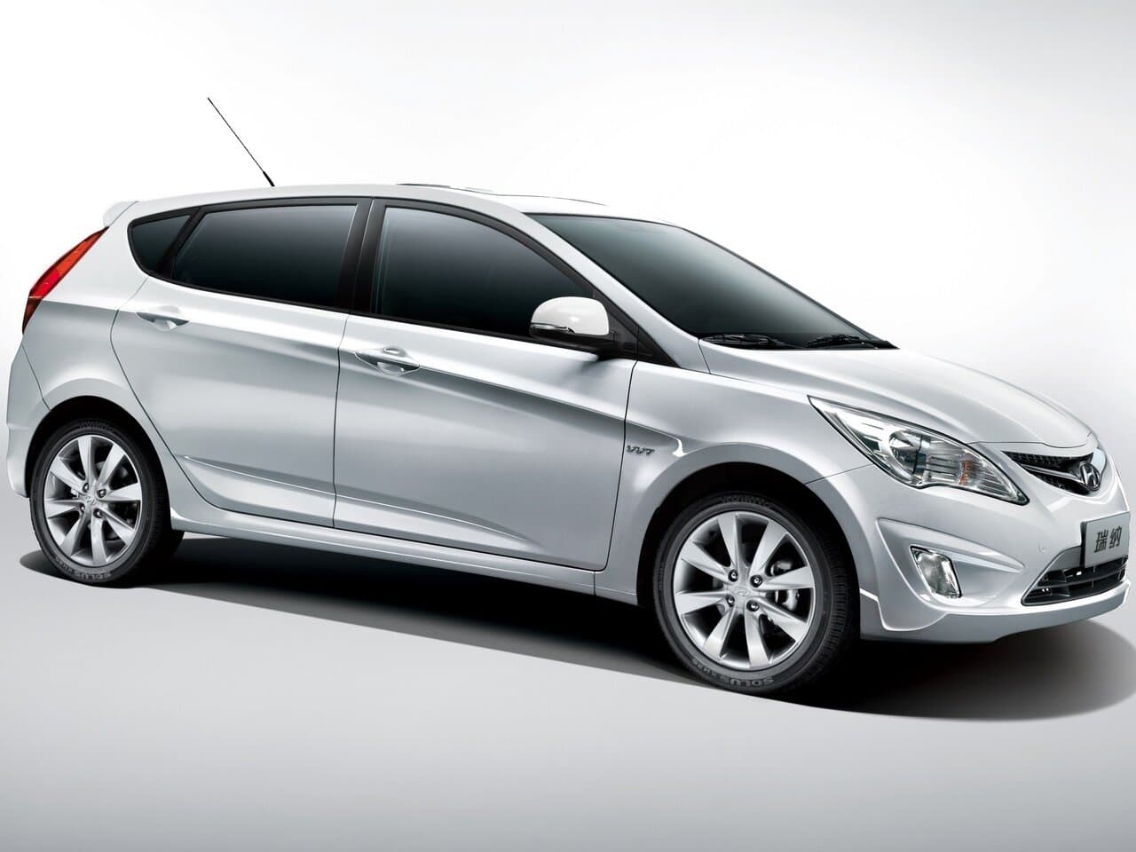 Hyundai Verna III Хэтчбек 5 дв., фото 2