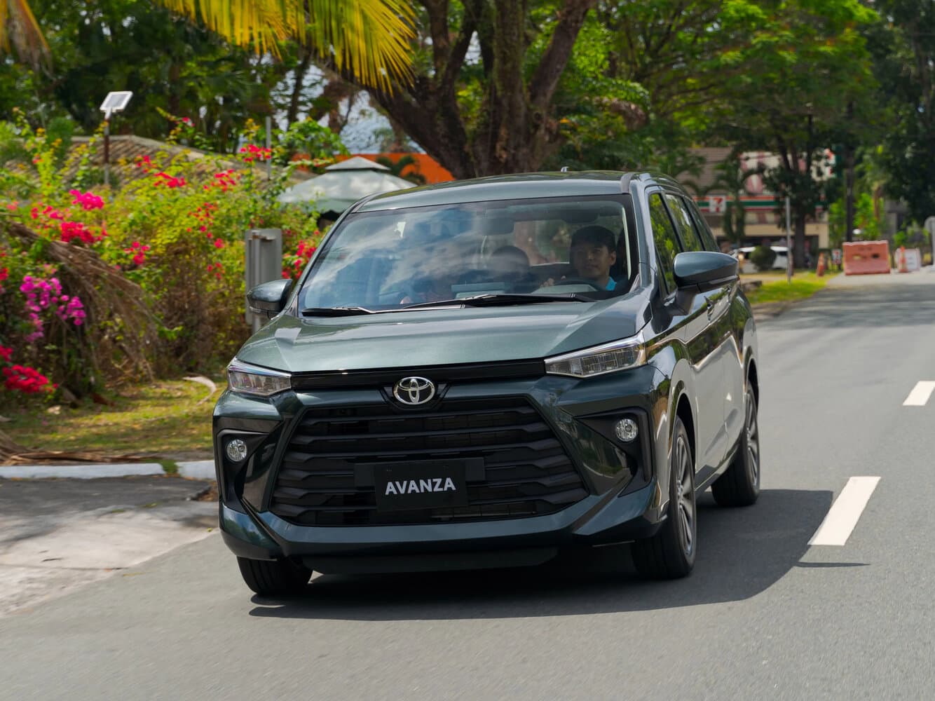 Toyota Avanza III Минивэн, фото 2
