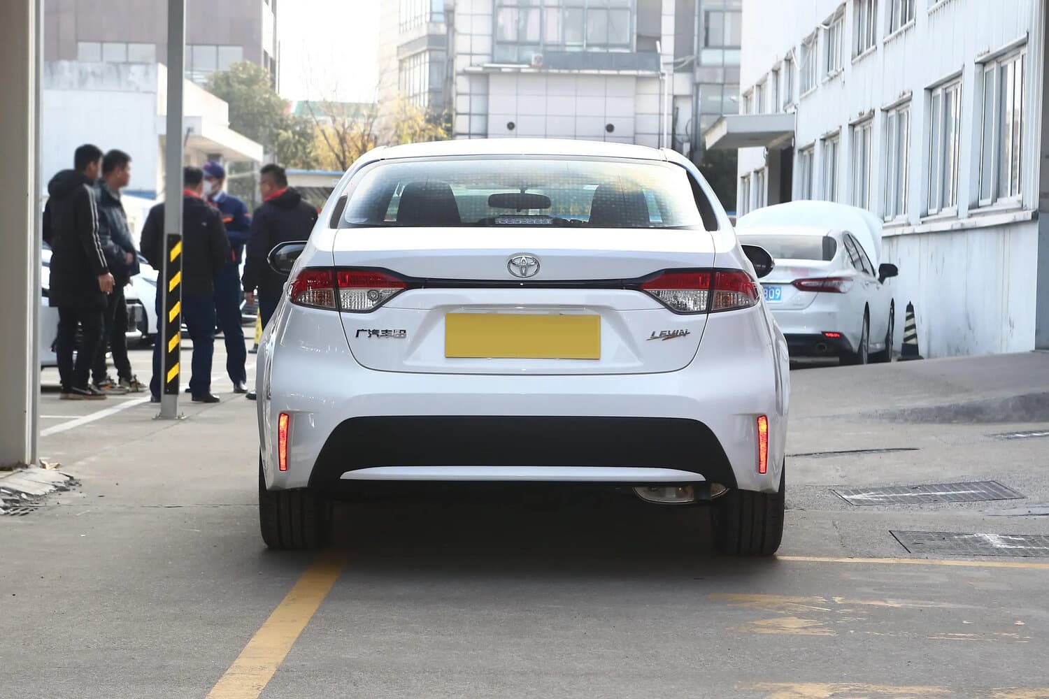 Toyota Levin XII (E210) Седан, фото 4