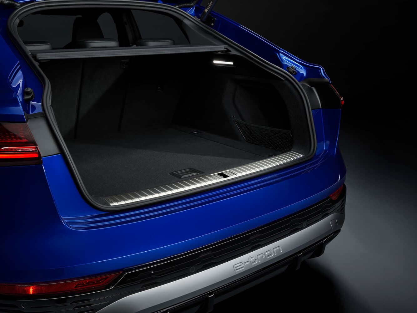 Audi, SQ8 Sportback e-tron, 2023, фото 5
