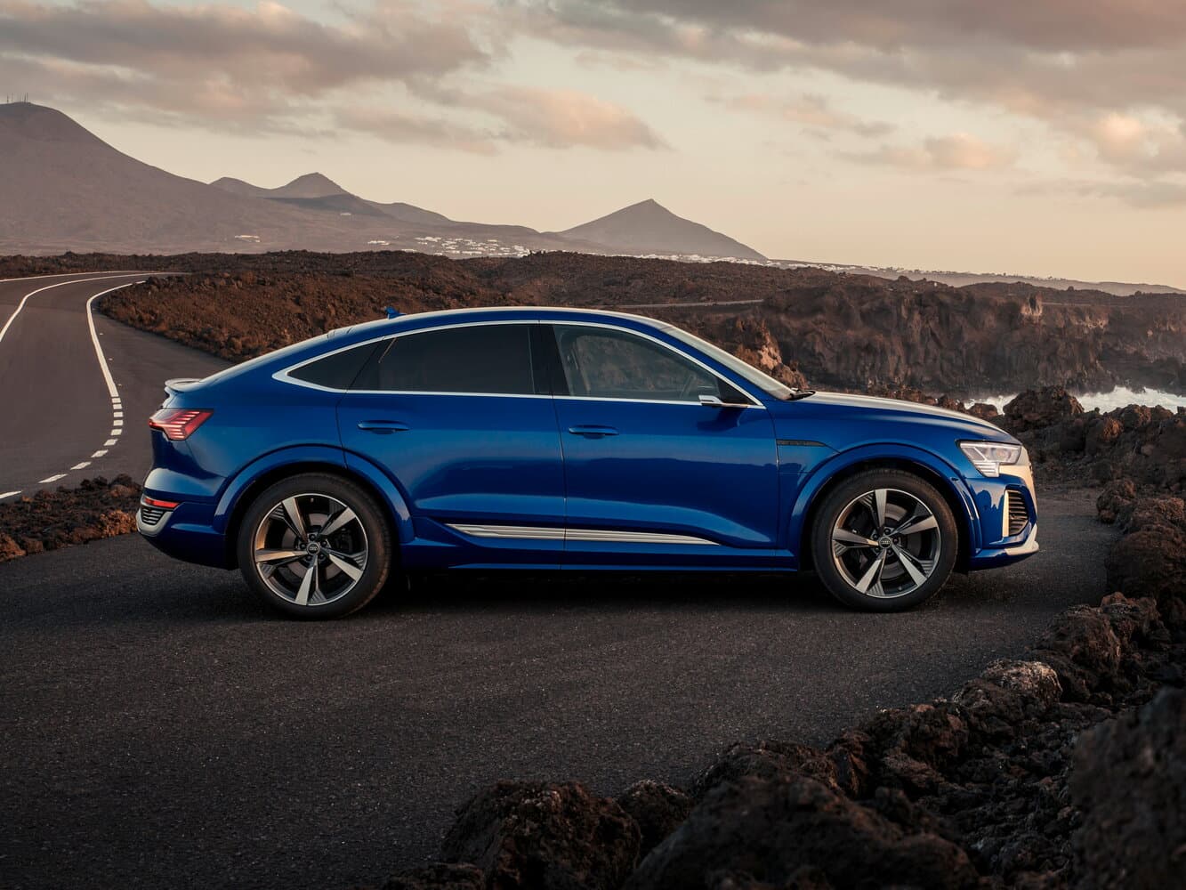 Audi, SQ8 Sportback e-tron, 2023, фото 13
