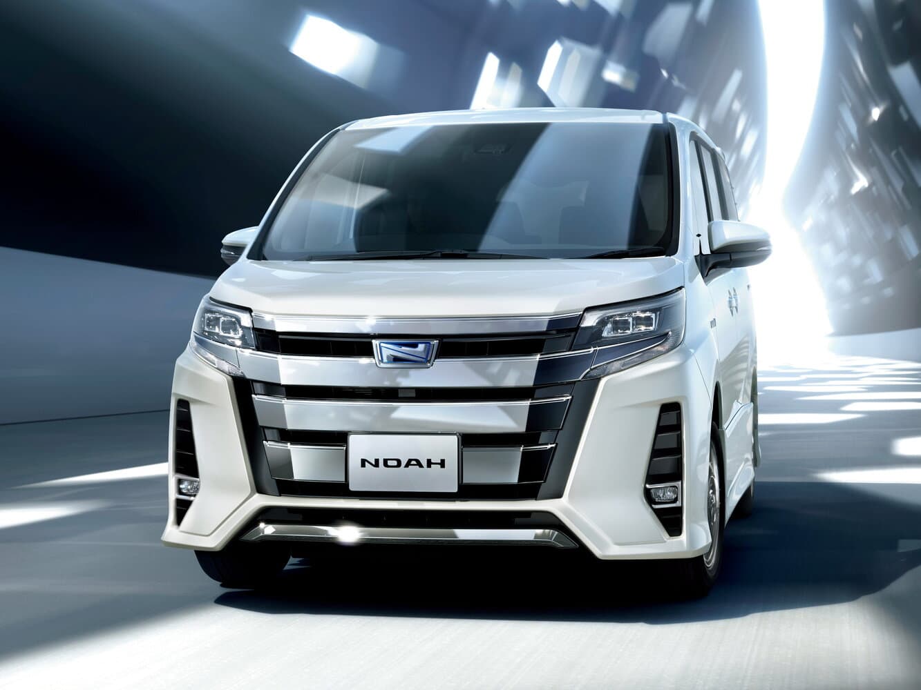 Toyota Noah III (R80) Рестайлинг Минивэн, фото 2