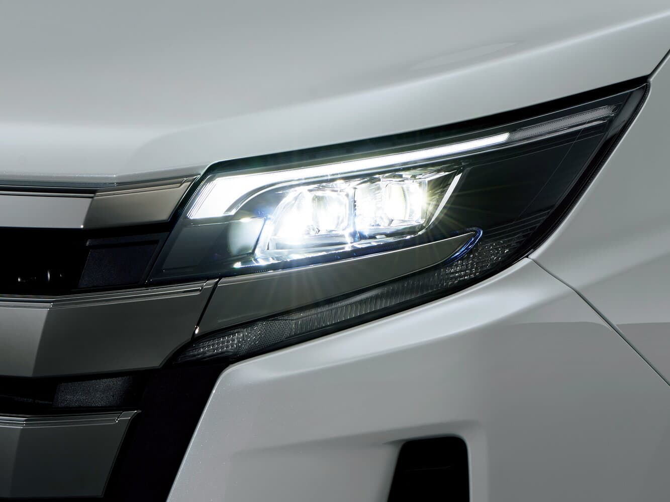 Toyota Noah III (R80) Рестайлинг Минивэн, фото 6