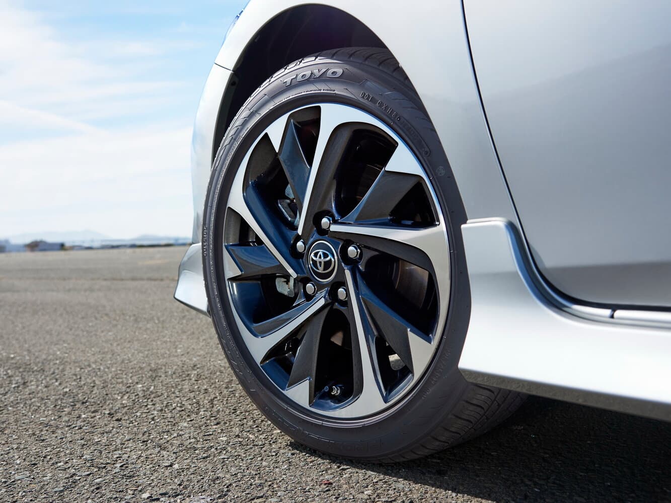 Toyota Corolla XI (E160, E170, E180) Рестайлинг 1 Хэтчбек 5 дв., фото 14