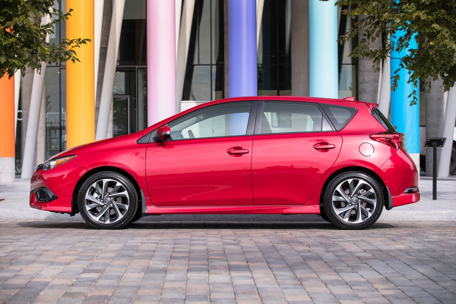 Toyota Corolla XI (E160, E170, E180) Рестайлинг 1 Хэтчбек 5 дв., фото 2