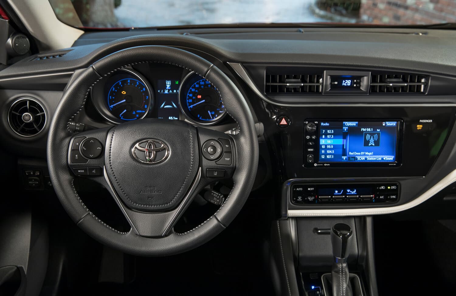 Toyota Corolla XI (E160, E170, E180) Рестайлинг 1 Хэтчбек 5 дв., фото 5