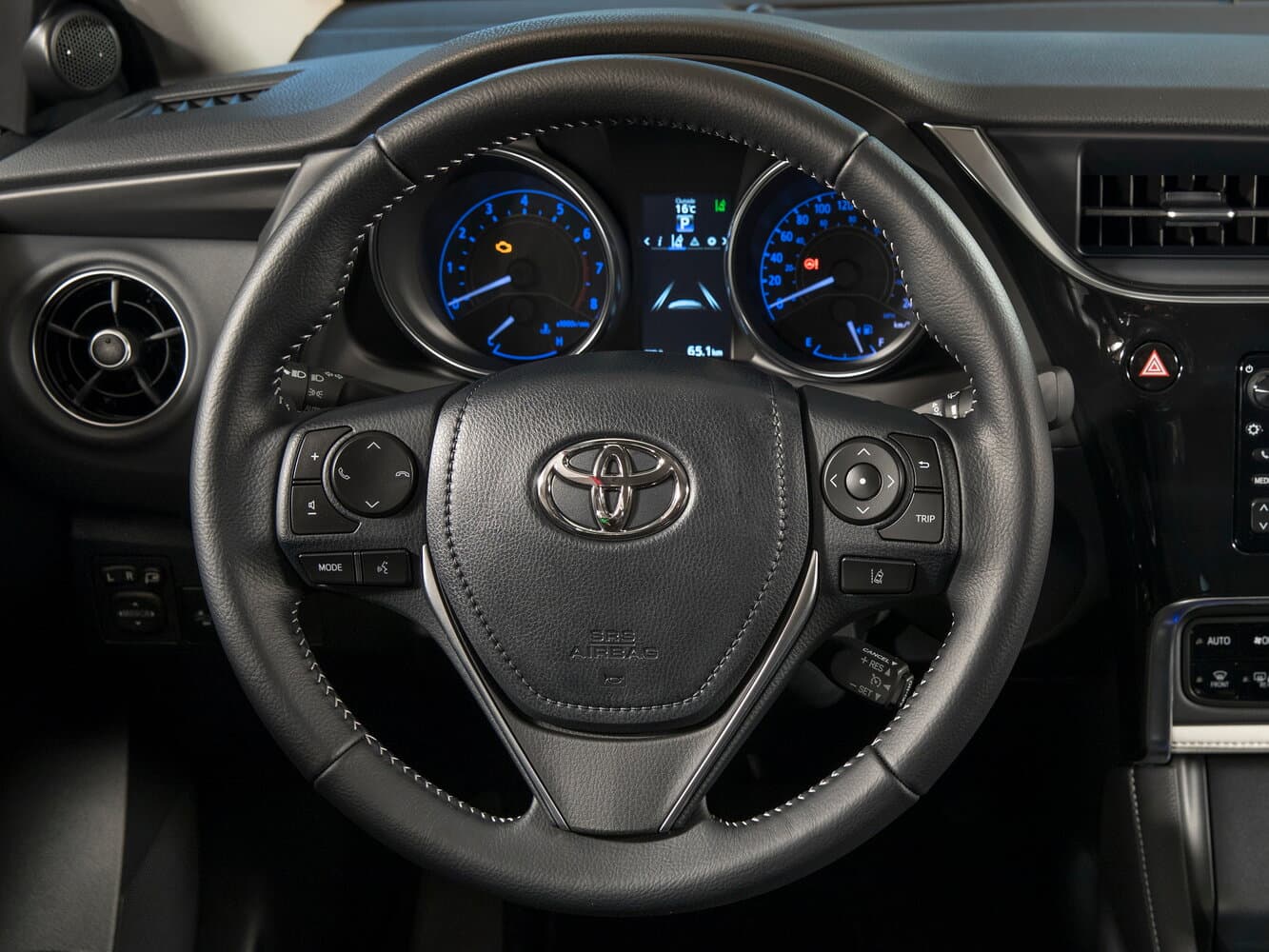 Toyota Corolla XI (E160, E170, E180) Рестайлинг 1 Хэтчбек 5 дв., фото 7