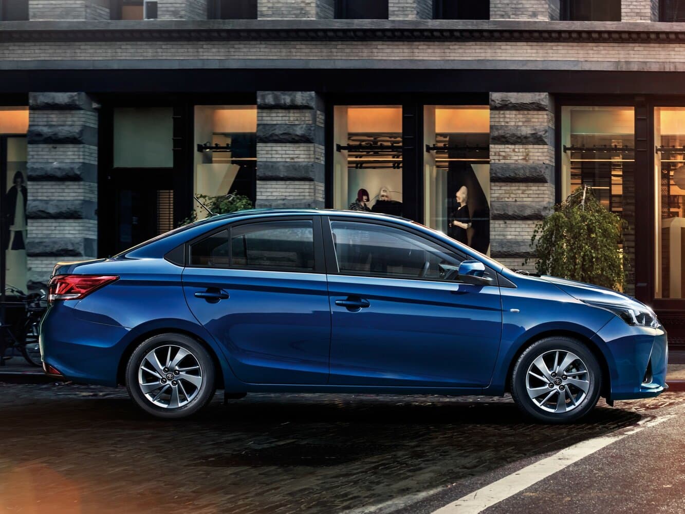 Toyota Yaris XP150 Рестайлинг Седан L, фото 2