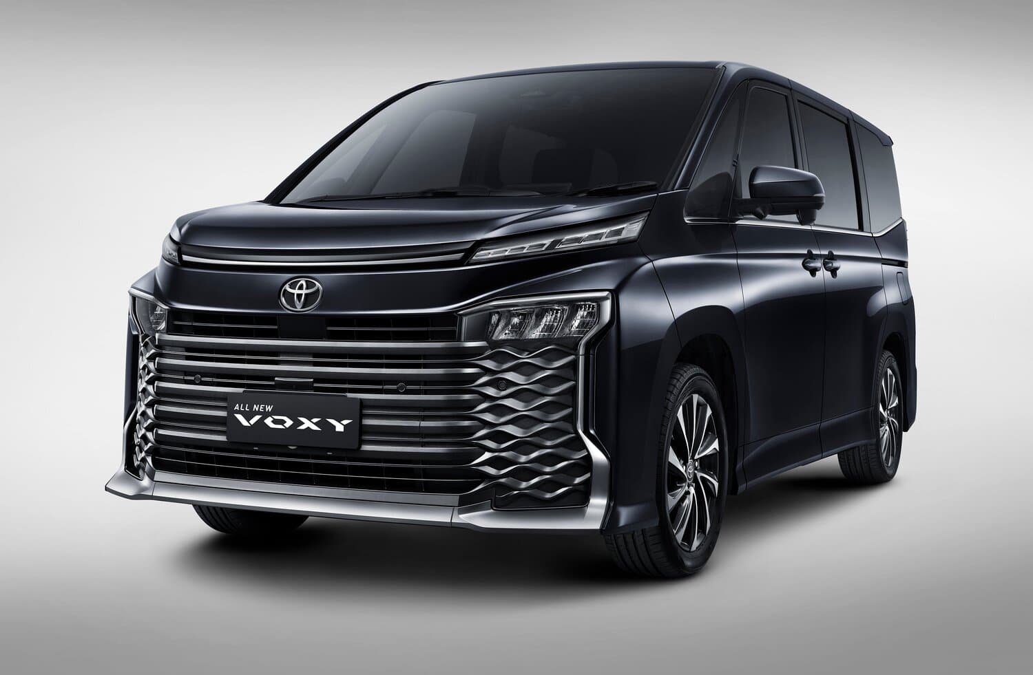 Toyota Voxy IV (R90) Минивэн, фото 2