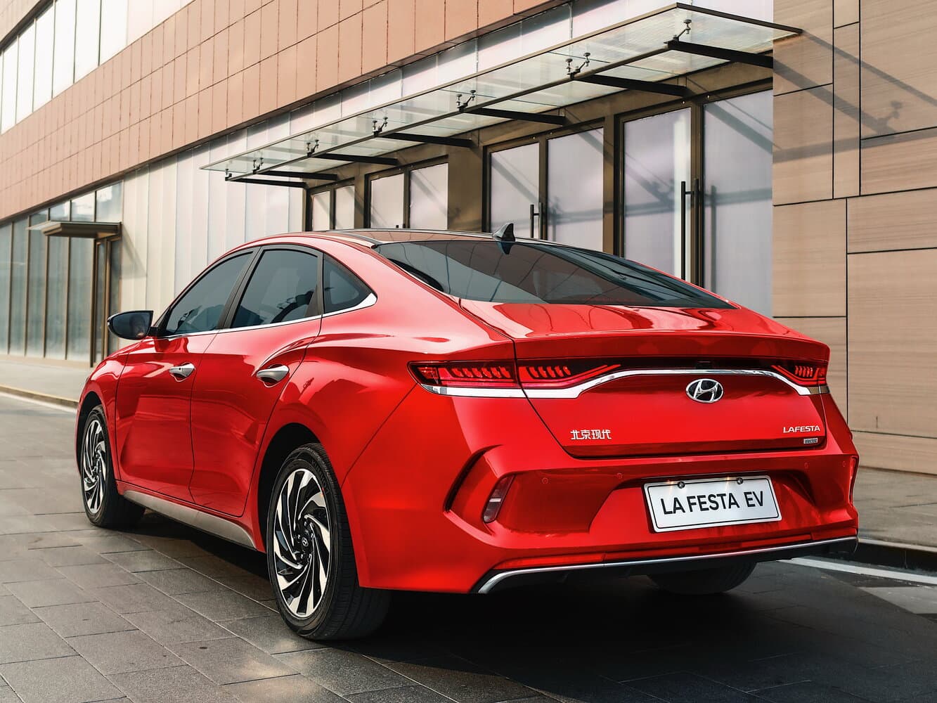 Hyundai Lafesta I Седан EV, фото 3