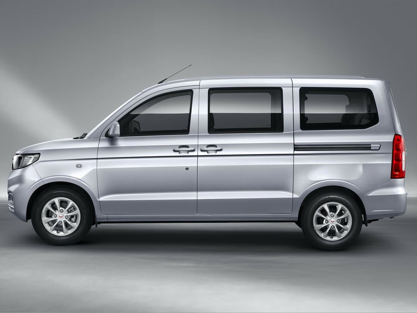 Wuling Hongguang V  Компактвэн, фото 2