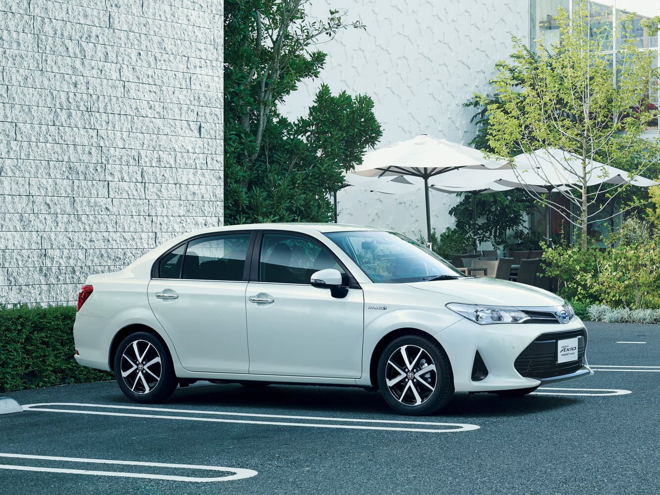 Toyota Corolla XI (E160, E170) Рестайлинг 2 Седан Axio, фото 2