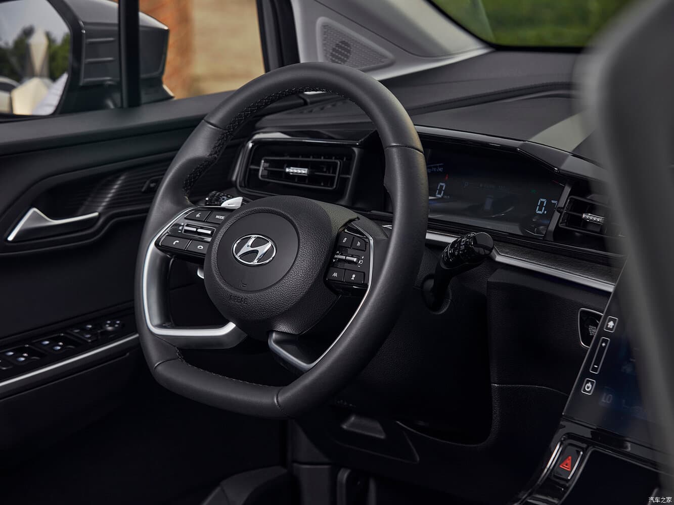 Hyundai Custin  Минивэн, фото 8