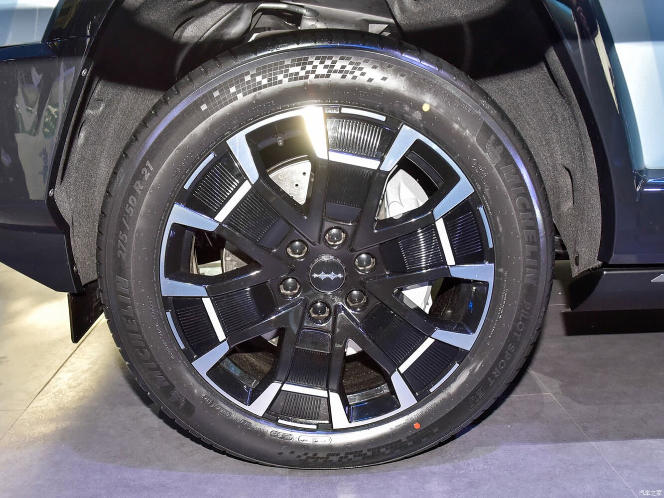 BYD FangChengBao Leopard 8  Внедорожник 5 дв., фото 13