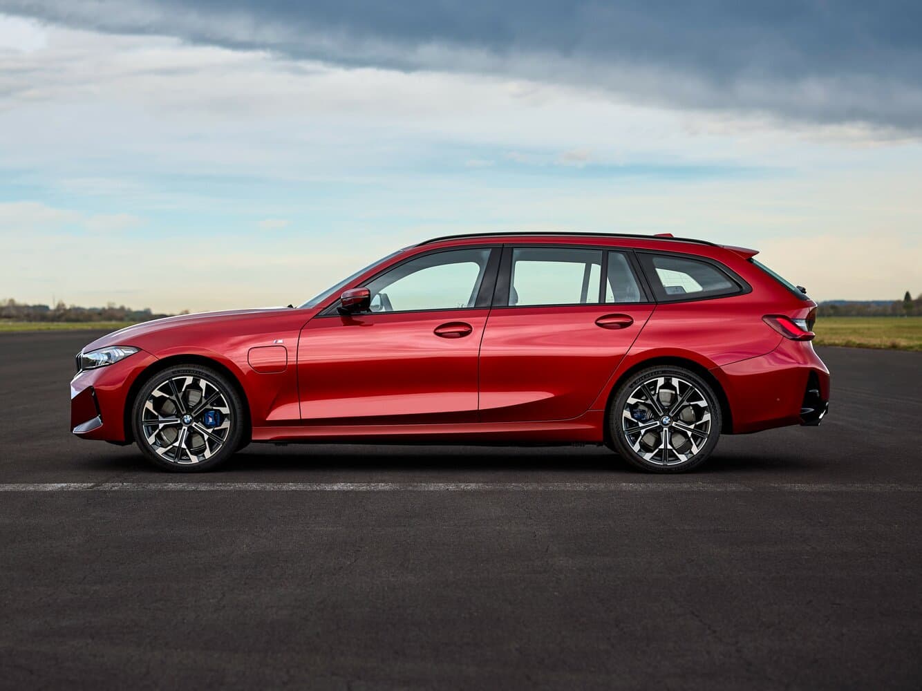 BMW 3 series VII (G2x) Рестайлинг 2 Универсал 5 дв., фото 2